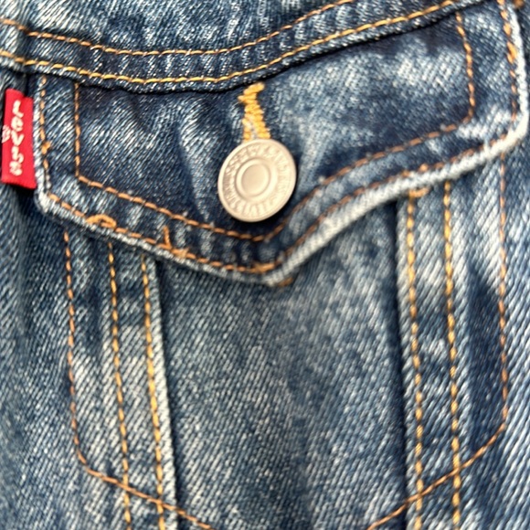 Levi’s Denim Jacket - Picture 6 of 7